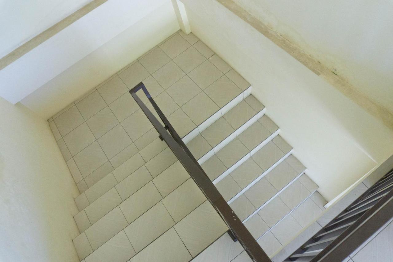 RedDoorz Syariah near Sultan Muhammad Kaharuddin Airport Hotel Sumbawa Besar Luaran gambar