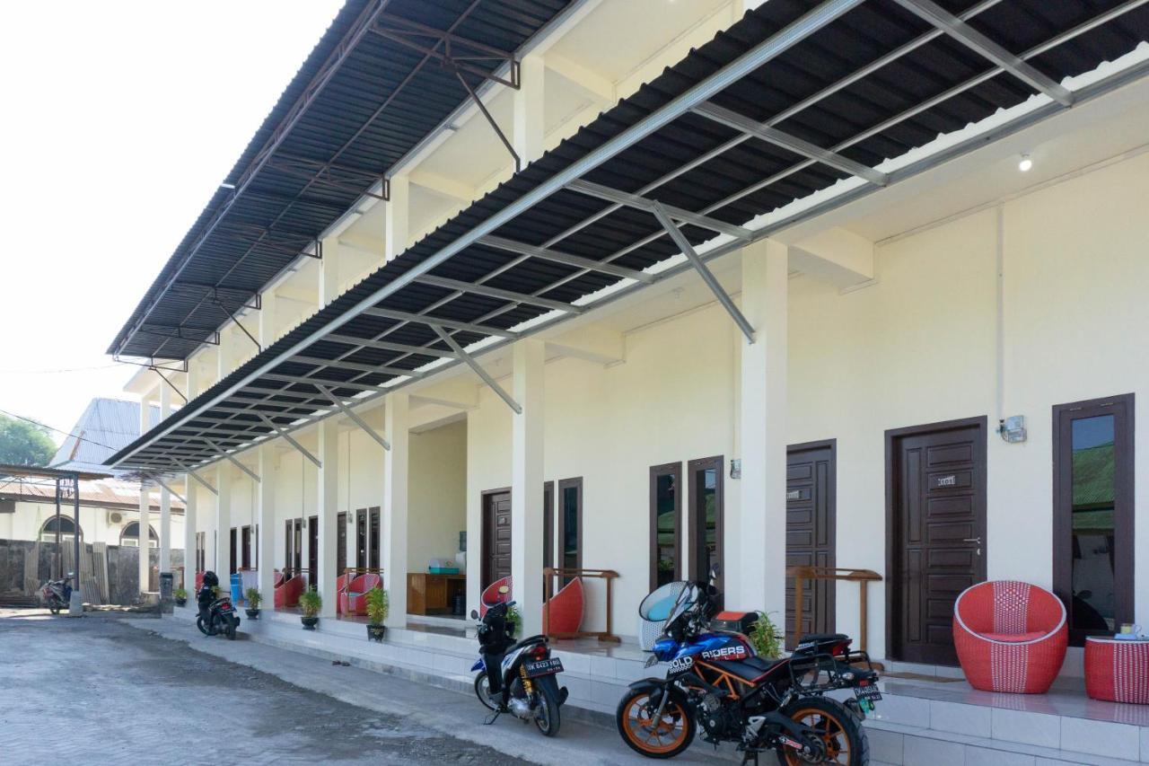 RedDoorz Syariah near Sultan Muhammad Kaharuddin Airport Hotel Sumbawa Besar Luaran gambar