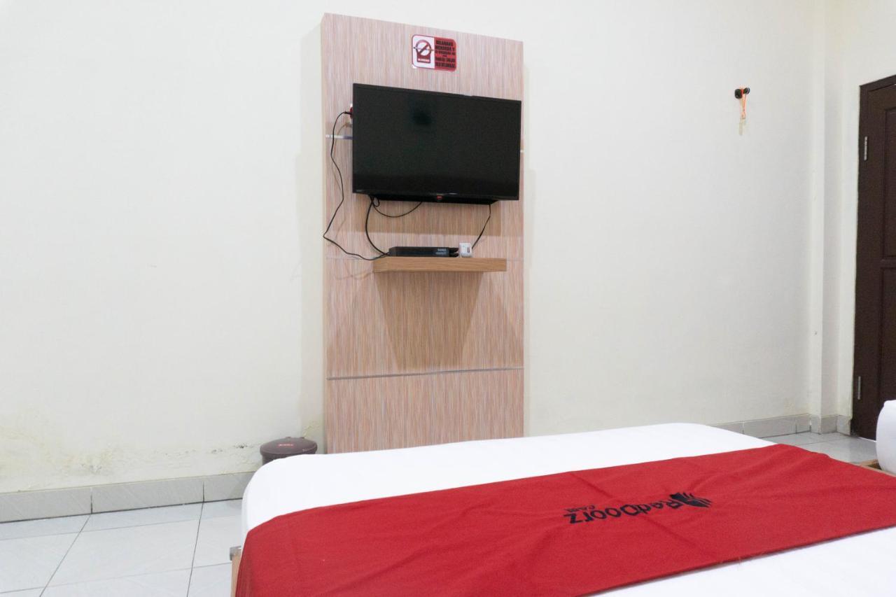 RedDoorz Syariah near Sultan Muhammad Kaharuddin Airport Hotel Sumbawa Besar Luaran gambar