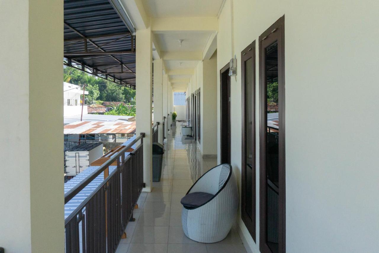 RedDoorz Syariah near Sultan Muhammad Kaharuddin Airport Hotel Sumbawa Besar Luaran gambar